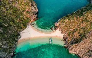 Bờ biển tuyệt đẹp tại Cát Bà là một phần của dự án Xanh Island đem lại sự cân bằng và thịnh vượng.