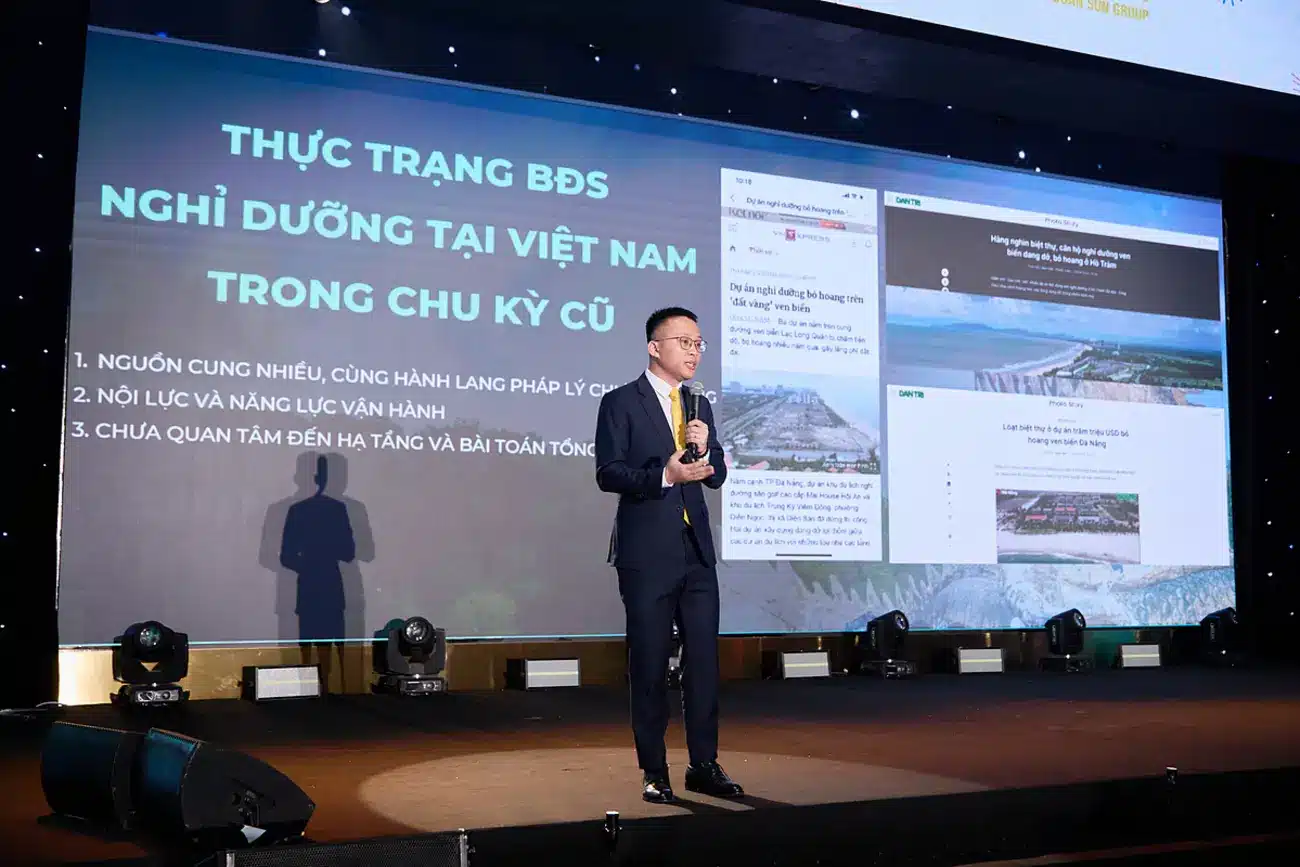 Đại diện Sun Group giới thiệu về dự án Thành phố Vịnh trung tâm Xanh Island. Ảnh: Sun Group